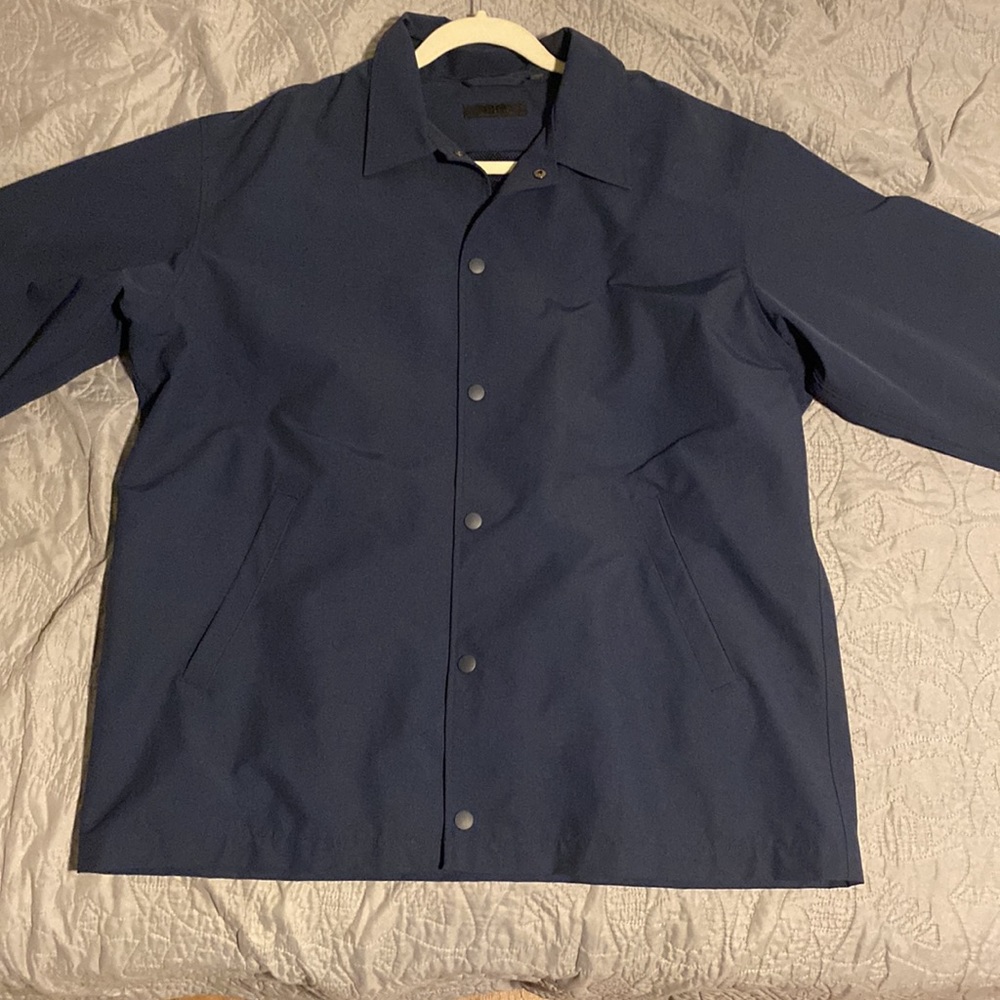 navy blue Uniqlo buttoned jacket